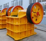 提高進料能力與產(chǎn)量顎式破碎機