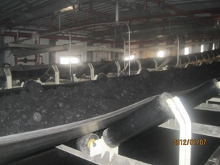 4002皮帶輸送機(jī)帶煤運(yùn)行