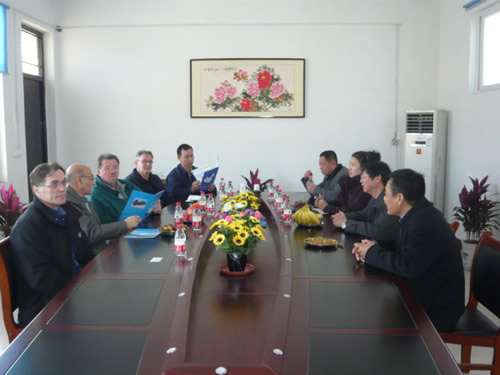 加拿大外商到新鄉(xiāng)市新龍機械有限公司考察、參觀