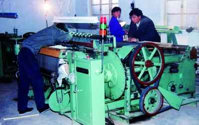  上世紀(jì)80年代，安平引進(jìn)的第一臺(tái)電動(dòng)織機(jī)