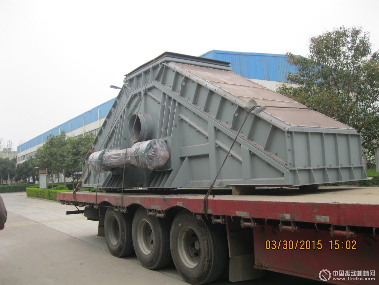 河南金特振動(dòng)海南礦業(yè)3645振動(dòng)篩發(fā)貨現(xiàn)場