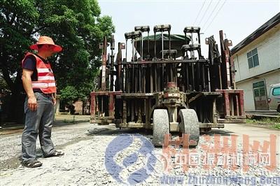 醴陵白改黑大修工程施工多錘頭破碎機(jī)體驗(yàn)超高功率