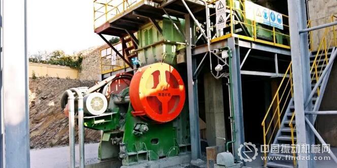 圖二 JC1100顎式破碎機(jī)