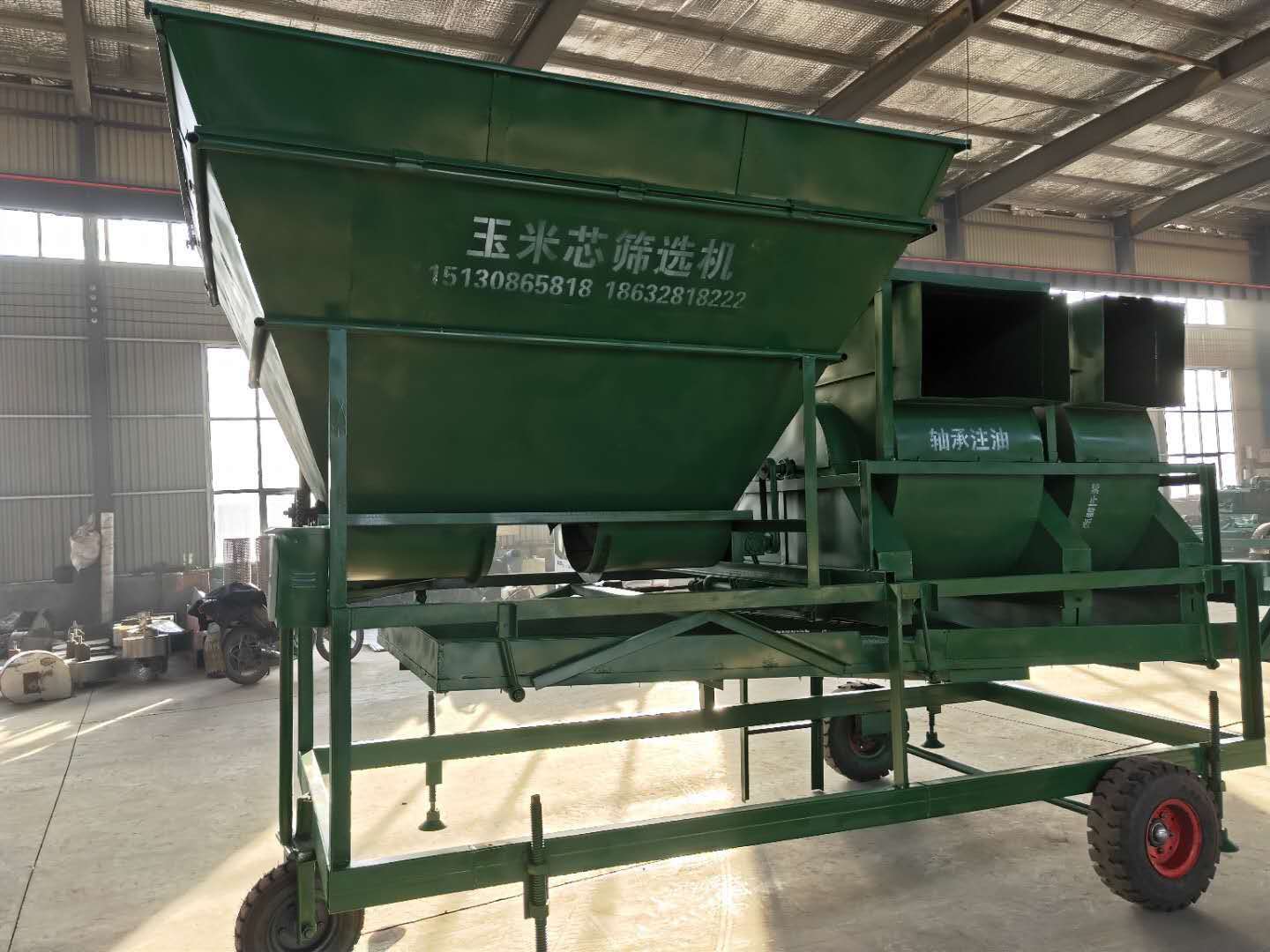 玉米芯過皮機(jī).jpg