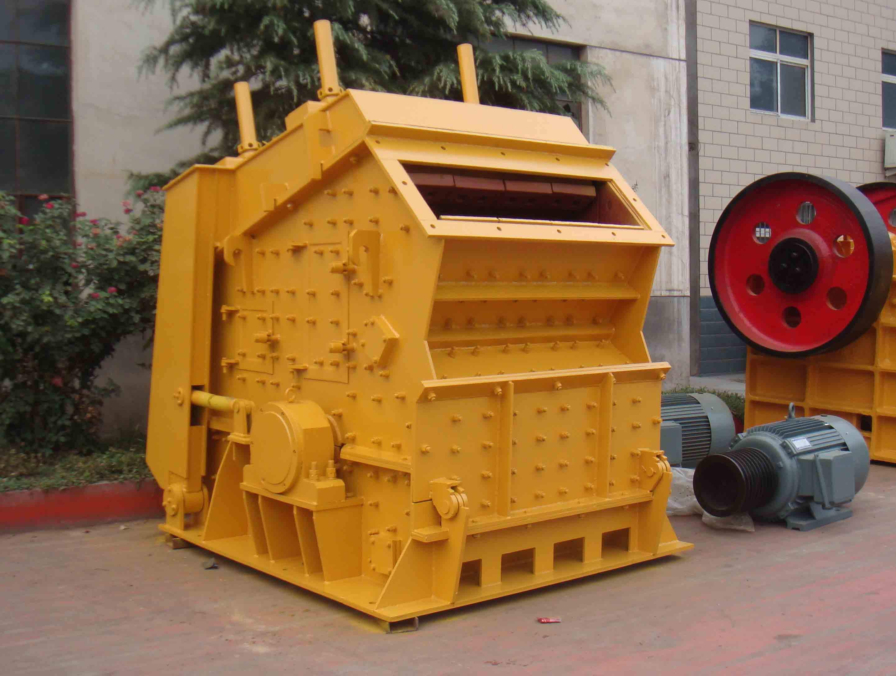 反擊式破碎機.jpg 反擊式破碎機.jpg